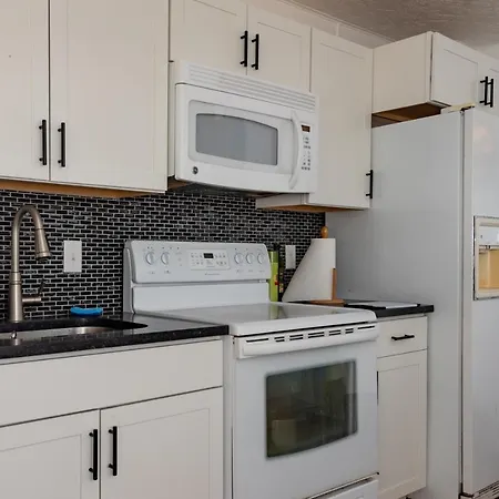 232 S Harbor Dr - Island Bay Home